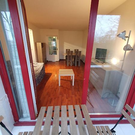 F3 Avec Balcon 5 Min Gare Sqy Et Parking Gratuit Apartamento Guyancourt Exterior foto